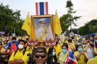 民主化求めるデモ隊に守勢のタイ王制支持派　｢国王の意思｣力に反転攻勢を狙う