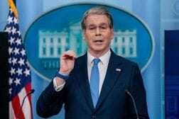 米財務長官、ＦＲＢ新議長と朝食　「利下げ要求」の質問に直接回答せず