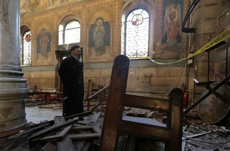 　１２月１１日、カイロ最大のコプト教の教会で、爆発攻撃があり、少なくとも２５人が死亡、４９人が負傷した。写真は爆発のあったカイロのコプト教会。１１日撮影（２０１６年　ロイター／Mohamed Abd El Ghany）
