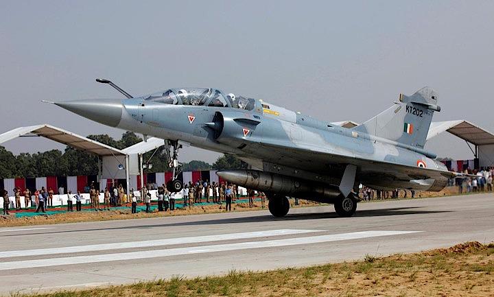 インド政府高官は、同国の空軍機がパキスタン国内の武装勢力の拠点を狙った空爆を実施したと明らかにした。写真はインド空軍機。２０１７年撮影（２０１９年　ロイター/Pawan Kumar）