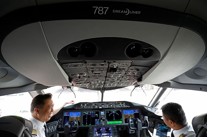 ボーイング787ドリームライナーのコックピット　Edgar Su- REUTERS
