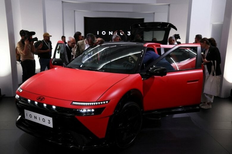 現代自動車の電気自動車「アイオニック3」。４月２０日、イタリアのミラノで撮影（２０２６年　ロイター/クラウディア・グレコ）