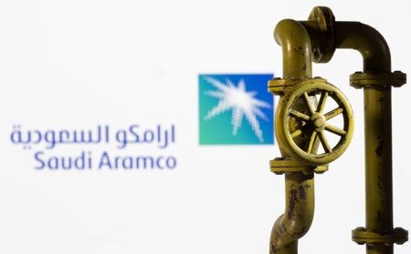 サウジアラビア国営石油会社サウジアラムコが７日発表した第３・四半期純利益は前年同期比２３％減の３２６億ドルだった。（2023年　ロイター/Dado Ruvic/Illustration）