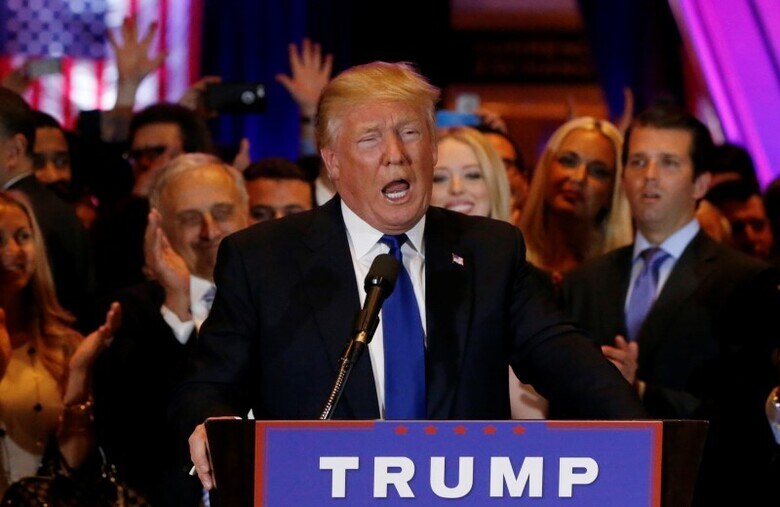 ４月２０日、米大統領選に向けた共和党候補指名争いでトップを走る不動産王のドナルド・トランプ氏が、１９日のニューヨーク州予備選で圧勝し指名獲得へ弾みをつける中、ライバル候補のテッド・クルーズ上院議員は、全国大会での決選投票が唯一の巻き返しのチャンスと捉えている。写真はニューヨークで１９日撮影（２０１６年　ロイター/Shannon Stapleton）