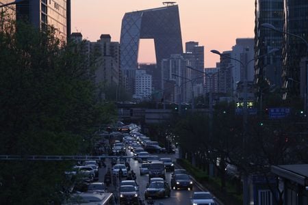 　３月３０日、中国財政省は国有企業の１─２月の利益が前年比９．９％増の６５０６億元（９４５億６０００万ドル）になったことを明らかにした。写真は昨年４月、北京で撮影（２０２３年　ロイター/Tingshu Wang）