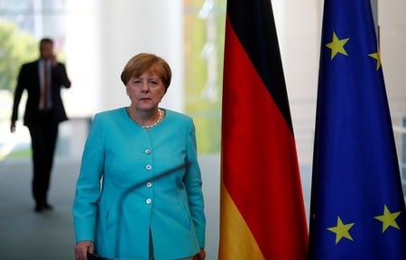 　６月２４日、ドイツのメルケル首相（写真）は、英国の欧州連合（ＥＵ）離脱問題を協議するため、フランス大統領とイタリア首相、およびトゥスクＥＵ大統領を２７日にベルリンに招いて会談する。ベルリンで撮影（２０１６年　ロイター/Hannibal Hanschke）