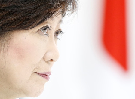 　１０月６日、小池・希望の党代表はインタビューで、黒田日銀総裁の金融政策について方向性を支持すると述べた。写真は都内で同日撮影（２０１７年　ロイター／Issei Kato）