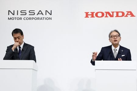 　２月１３日、ホンダと日産自動車はそれぞれ取締役会を開き、経営統合協議の打ち切りを決定した。統合検討を発表した会見で両社の社長、都内で昨年１２月撮影（２０２５年　ロイター／Kim Kyung-Hoon）