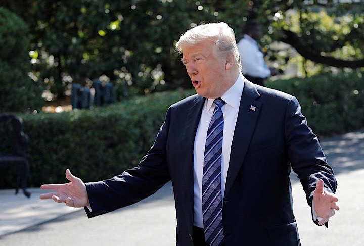 ５月２５日、トランプ米大統領は米朝首脳会談が６月１２日に行われる可能性が残っているとの認識を示した。写真はワシントンで同日撮影（２０１８年　ロイター/Carlos Barria）