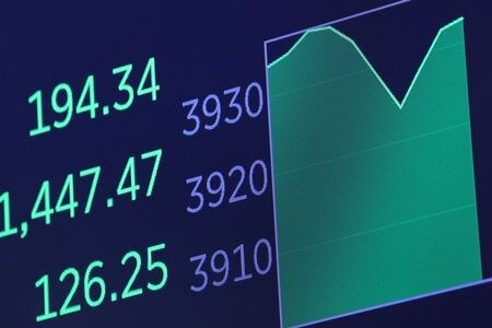 米国株式市場は不安定な値動きとなった後、まちまちで終了。５月２０日、ニューヨーク証券取引所で撮影（２０２２ 年　ロイター／Andrew Kelly）