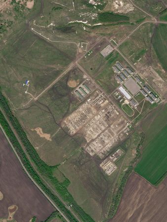　６月８日、ロシア西部バルイキの町は、ウクライナ国境近辺における最新の戦況において、ロシア軍の重要な集結拠点になっている。写真はPlanet Labs PBCが公開した、バルイキの衛星写真。６日入手（２０２２年　ロイター/Planet Labs PBC）