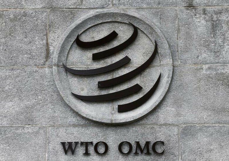 ７月１７日、世界貿易機関（ＷＴＯ）の信頼性と存続が「深刻な脅威」にさらされている──。外部専門家が公表した報告書で警鐘を鳴らした。写真は２０１６年、ジュネーブの本部にあるＴＷＯのロゴ（２０１８年　ロイター/Denis Balibouse）