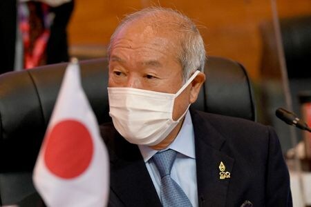 鈴木俊一財務相は２０日の閣議後会見で、日銀に対し「共同声明の考え方に沿って、物価安定目標の持続的・安定的な実現に向けた努力を期待している」と述べた。写真は７月１６日、インドネシアのバリで撮影。代表撮影（２０２２年　ロイター）