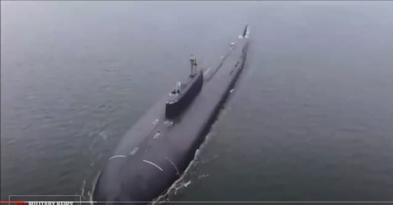 ロシアがスーパー魚雷「ポセイドン」を搭載予定の原子力潜水艦「ベルゴロド」。 Axx Military News / YouTube