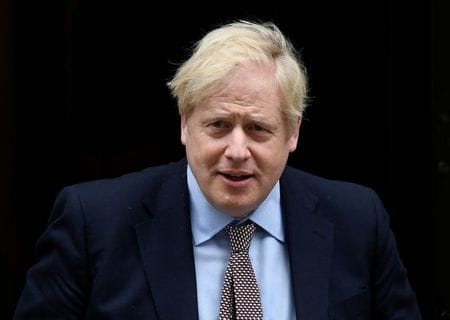 英首相官邸は６日、新型コロナウイルスに感染し５日に入院したジョンソン首相（５５）が集中治療室（ＩＣＵ）で治療を受けていることを明らかにした。３月撮影（２０２０年　ロイター/TOBY MELVILLE）